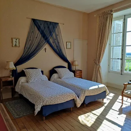 Chateau De Piolant Nocleg ze śniadaniem 3*